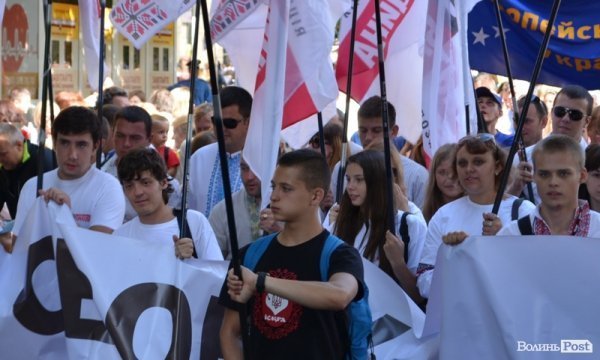 Опозиція на марші: у Луцьку влаштували протестну ходу. ФОТО 