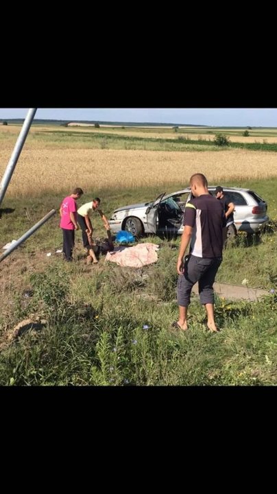 На Волині автомобіль злетів з дороги: загинув чоловік. ФОТО