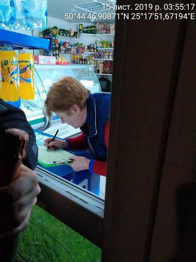 У Луцьку знову спіймали продавця «нічного» алкоголю. ФОТО