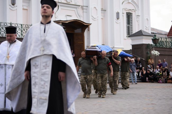 У Луцьку попрощалися з двома воїнами Дмитром Лавренчуком та Олександром Горбачем