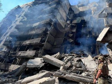 Росіяни вдарили по гуртожитку навчального закладу у центрі Слов'янська. ВІДЕО