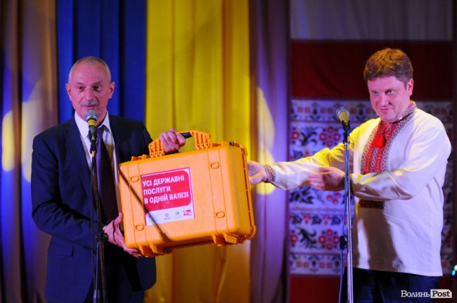 Волинська громада отримала «супер-валізу» для  ЦНАПу