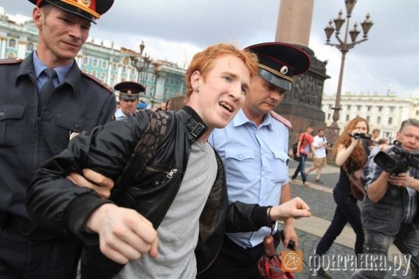 У Росії через гея побилися десантники та омоновці. ФОТО