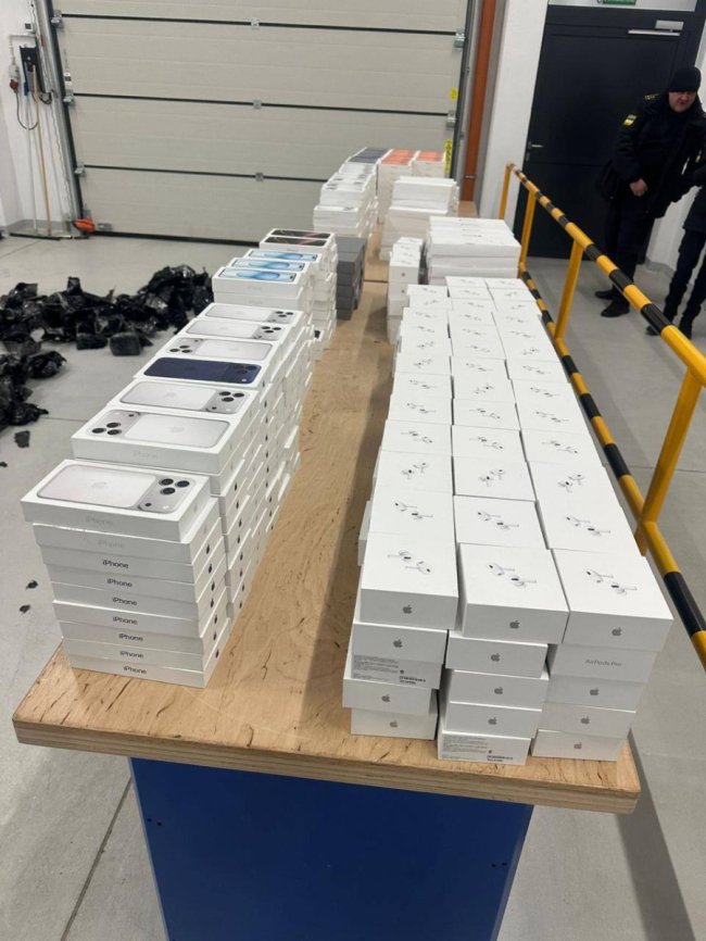 Apple на 35 мільйонів і «Ябко»: що стоїть за затриманою партією iPhone 