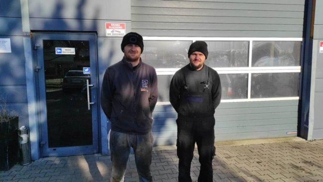 На власному СТО у Польщі двоє братів із Луцька ремонтують авто для ЗСУ. ВІДЕО