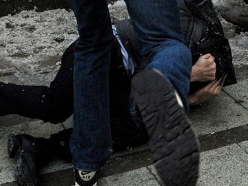 Побили та пограбували перехожого: двоє волинян постануть перед судом