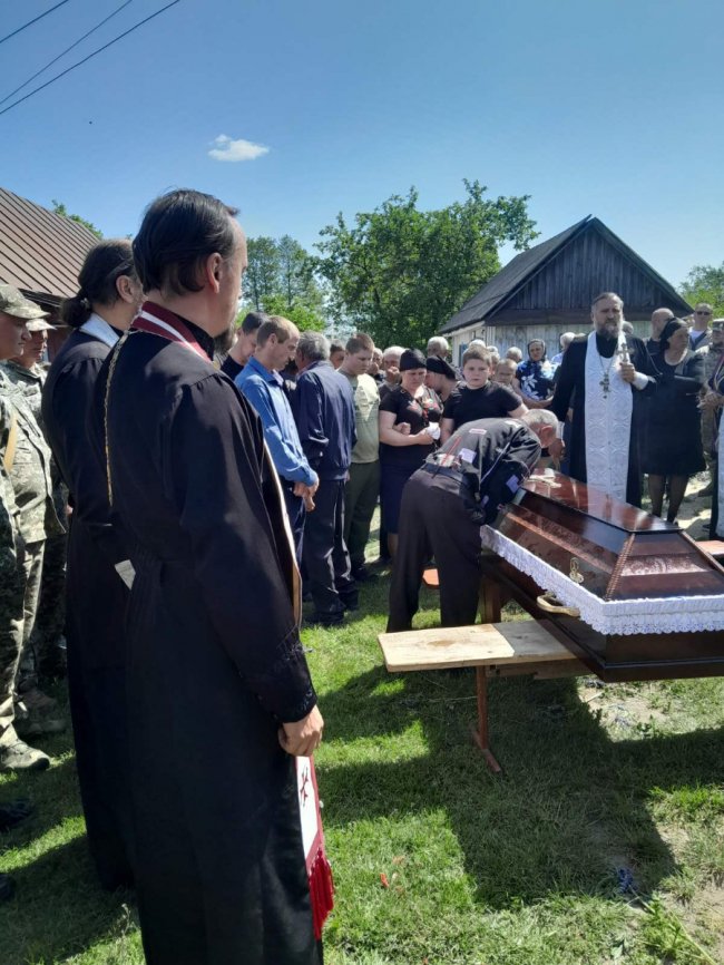 Двоє синів тепер без батька: на Волині попрощалися із Героєм Іваном Соколом