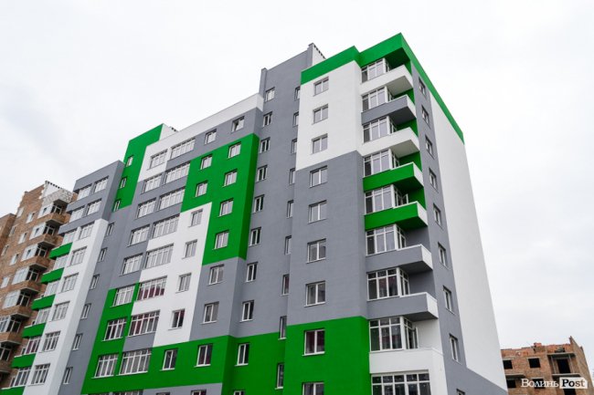 Холод – не завада: як у Луцьку будують «карамельний» житловий комплекс. ФОТО*