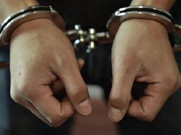 Побив та замкнув у хаті: на Волині п'яний чоловік зґвалтував 42-річну жінку