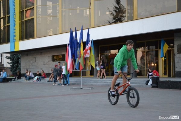 Лучан із Днем міста вітали ФлайzZzа, Мандри і Mad Heads