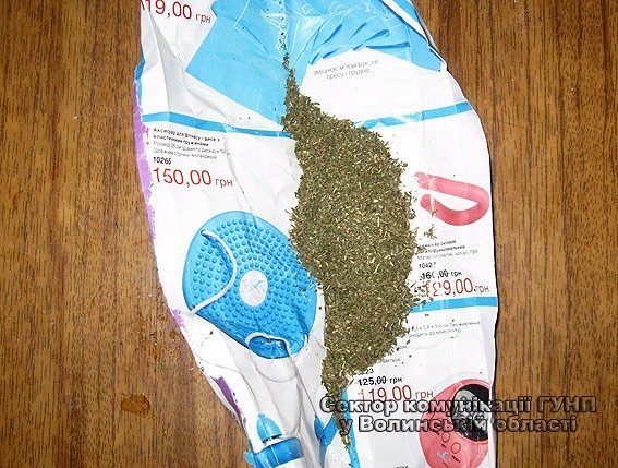 Шприци і наркотики знайшли в квартирі волинянина. ФОТО