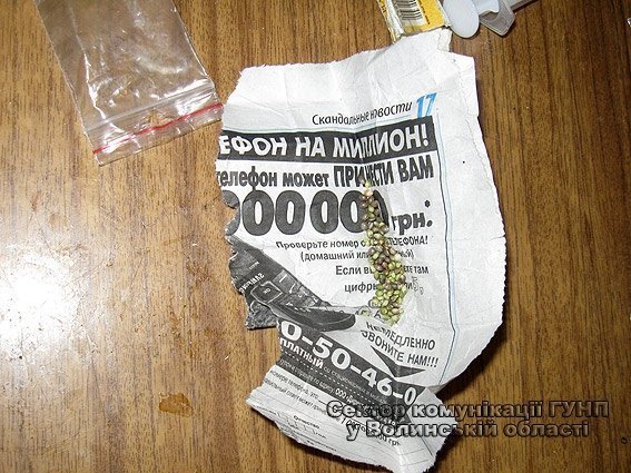 Шприци і наркотики знайшли в квартирі волинянина. ФОТО