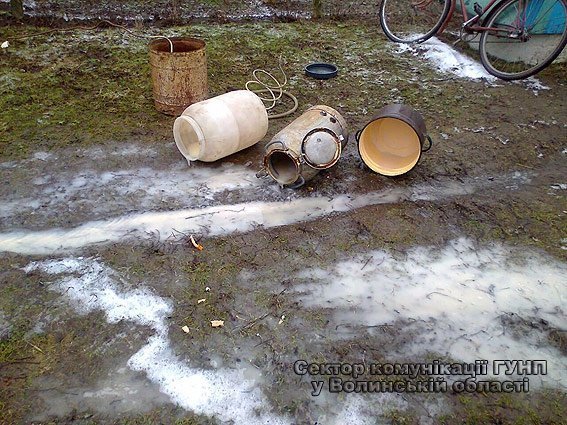 На Волині незаконно виготовляли самогон. ФОТО