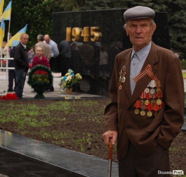 Парад Перемоги у Луцьку пройшов з комуністами і міліцією