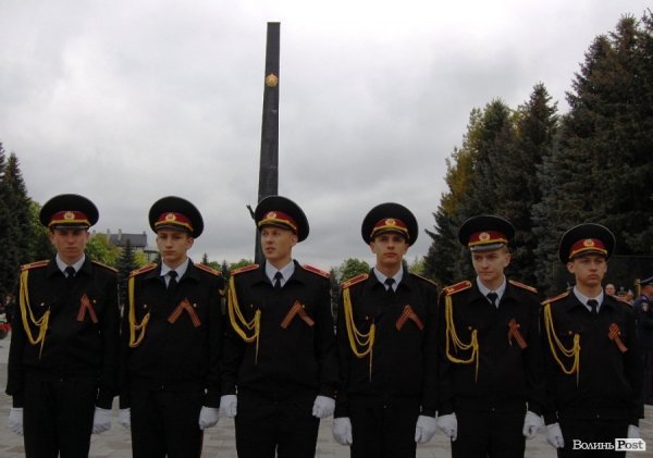 Парад Перемоги у Луцьку пройшов з комуністами і міліцією