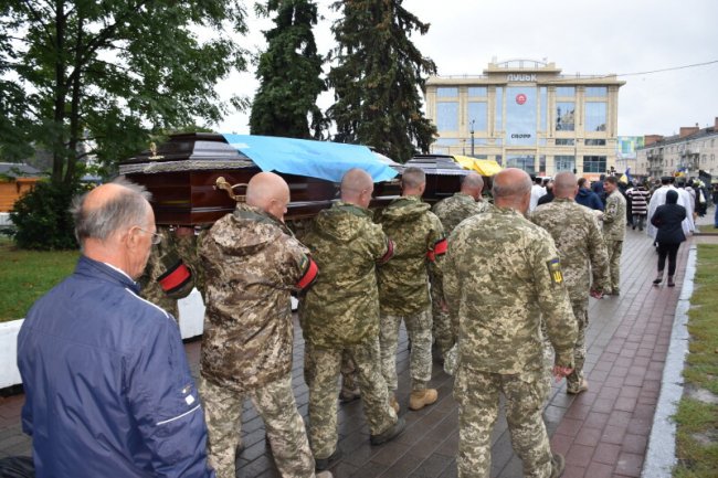 У Луцьку попрощалися із загиблими Героями Ігорем Бохонюком та Романом Волошкіним