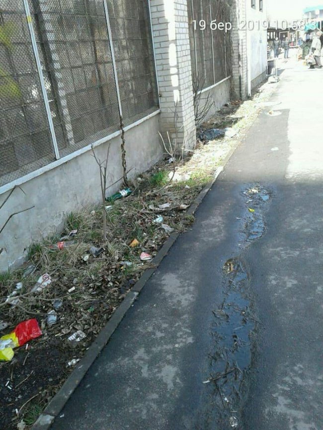 У Луцьку загидили територію за «Гостинцем». ФОТО