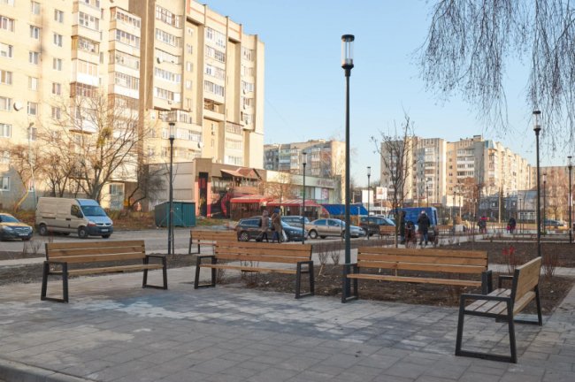  Показали, який вигляд має оновлена площа біля РАЦСу в Луцьку. ФОТО