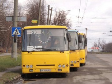 У Луцьку водії маршруток створюють аварійні ситуації на Карбишева 