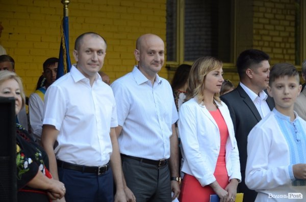 Перший дзвоник у луцьких школах. ФОТОРЕПОРТАЖ