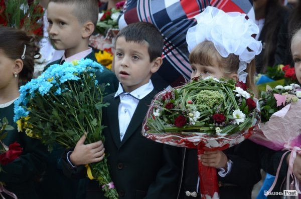 Перший дзвоник у луцьких школах. ФОТОРЕПОРТАЖ