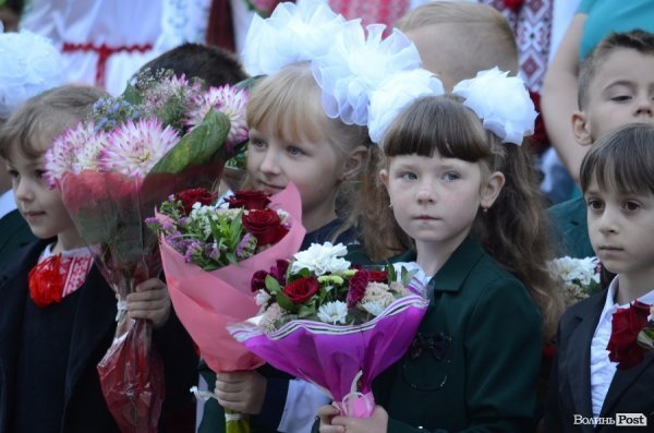 Перший дзвоник у луцьких школах. ФОТОРЕПОРТАЖ