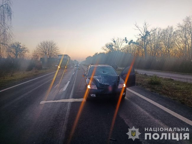 На Волині під колесами автомобіля загинула 63-річна жінка