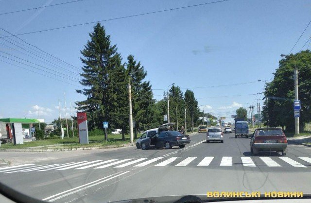 У Луцьку зіткнулись три автівки. ФОТО