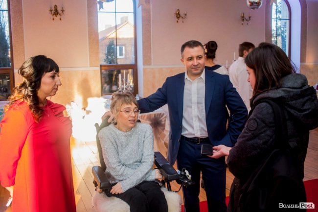 Бенкет, лімузини та королівські наряди: у Луцьку організували  свято для людей з інвалідністю. ФОТО