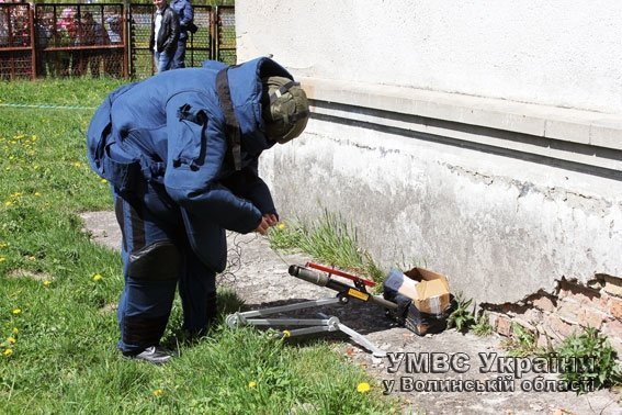 Показове заняття із цивільної оборони для школярів. ФОТО