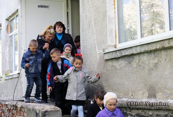 Показове заняття із цивільної оборони для школярів. ФОТО