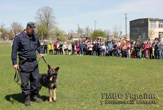 Показове заняття із цивільної оборони для школярів. ФОТО