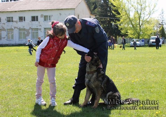 Показове заняття із цивільної оборони для школярів. ФОТО