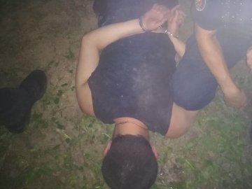 Тікав від поліцейських та пручався: у Луцьку спіймали грабіжника. ФОТО. ВІДЕО