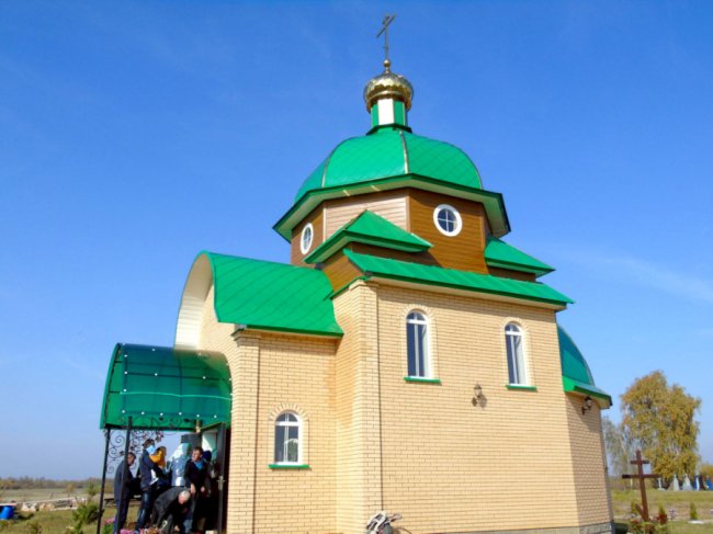 У селі на Волині очільник УПЦ (МП) Нафанаїл освятив новозбудований храм. ФОТО