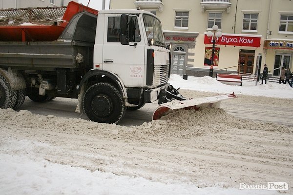 Луцьк засипає снігом. ФОТО