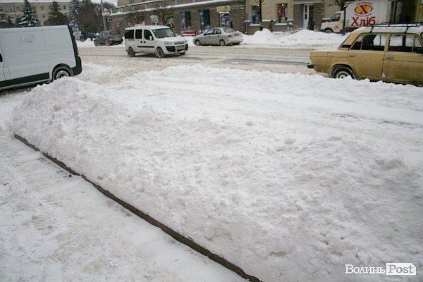 Луцьк засипає снігом. ФОТО