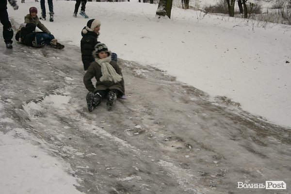 Луцьк засипає снігом. ФОТО