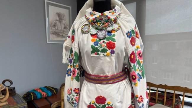Волинянка відтворила вишиванку своєї бабусі. ВІДЕО