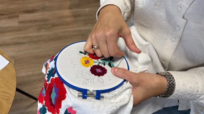 Волинянка відтворила вишиванку своєї бабусі. ВІДЕО