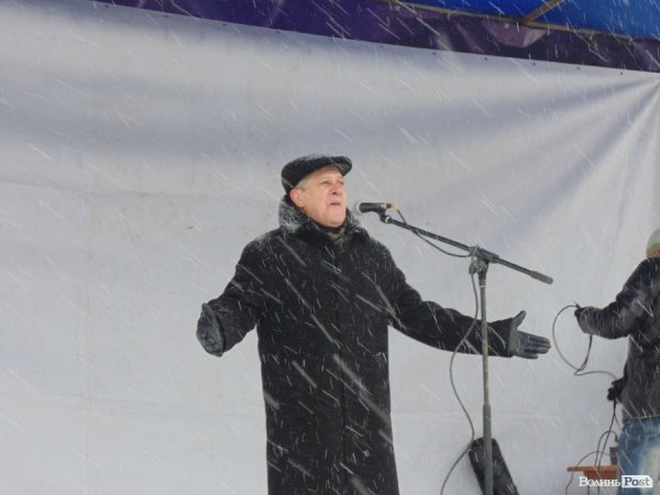 Віче на луцькому Євромайдані. ФОТО