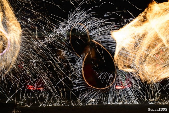 Вогонь у лініях і візерунках із «Ночі у Луцькому замку». ФОТО