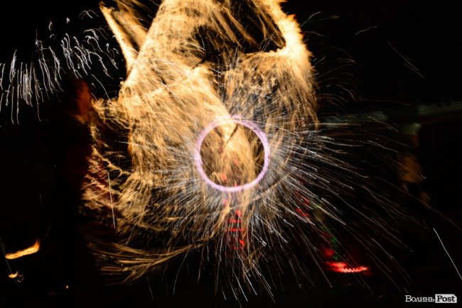 Вогонь у лініях і візерунках із «Ночі у Луцькому замку». ФОТО