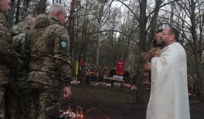 Бійці волинської бригади відзначили Великдень на передовій. ФОТО 