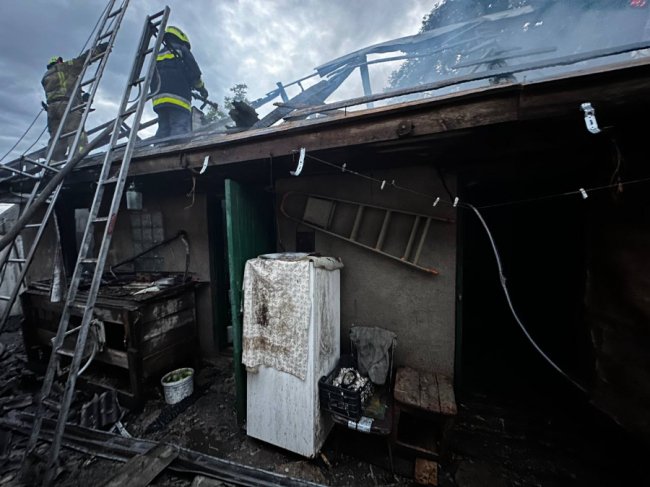 «Гралися з вогнем» у господарській будівлі: на Рівненщині 11-річний хлопчик загинув у пожежі