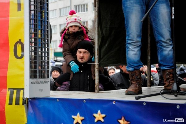 Віче на луцькому Майдані. ФОТО