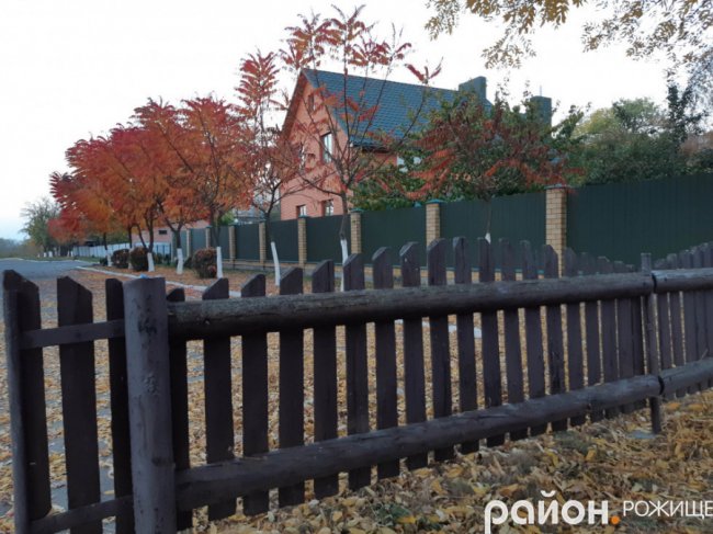 Місто на Волині восени: жовто-багряна краса. ФОТО