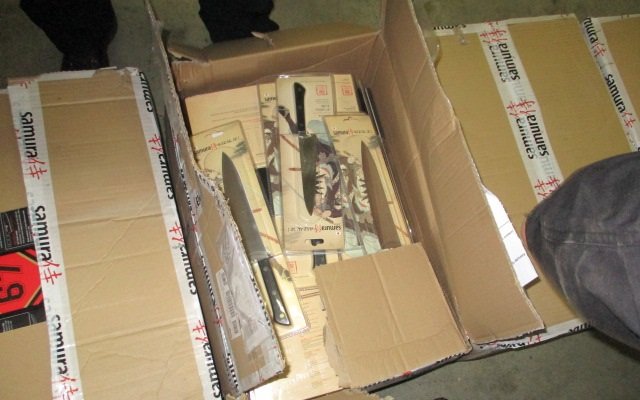 На волинській митниці затримали вантажівку із контрабандними ножами