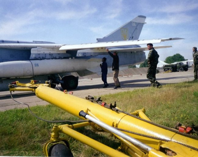 Останні фронтові бомбардувальники Су-24 у Луцьку. ФОТО