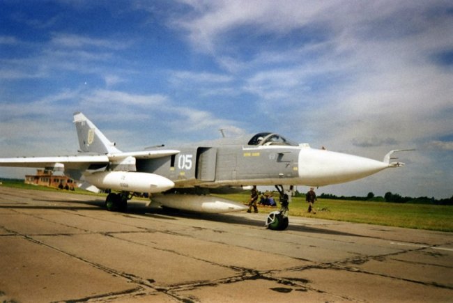 Останні фронтові бомбардувальники Су-24 у Луцьку. ФОТО